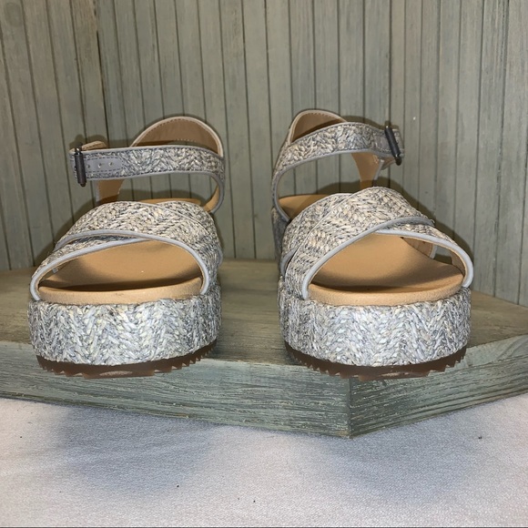 Lucky Brand Grey Platform Sandal w/Buckle Closure 6.5M/37 - Picture 4 of 9